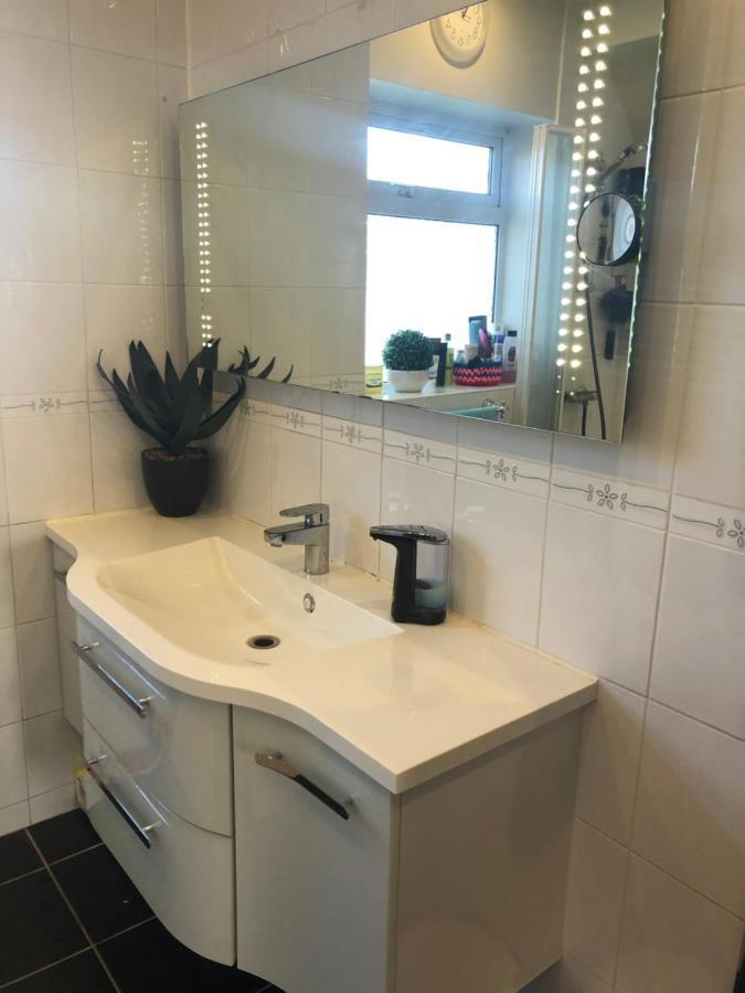 Deluxe Double Room (2 Adults + 1 Child)